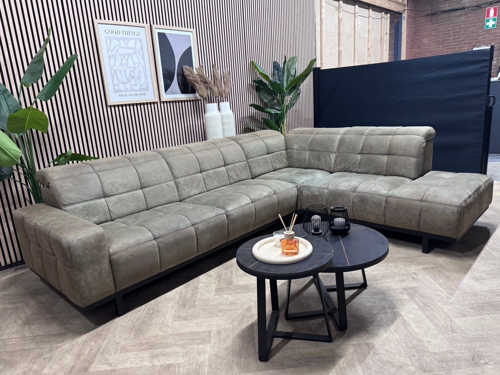 ZGAN De Bommel Hoekbank Microleer - Olijfgroen - 305 x 230, Huis en Inrichting, -, -, Hoekbank, 300 cm of meer