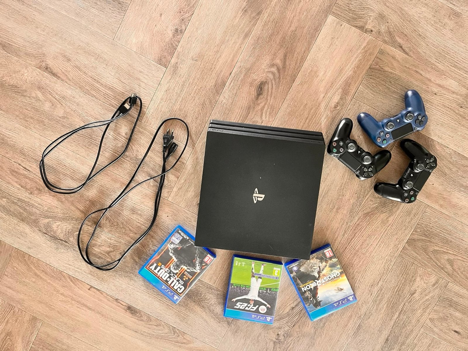 Goed werkende PS4 met 3 controllers en 3 spellen, Gebruikt, Overige genres, Virtual Reality, Ophalen of Verzenden