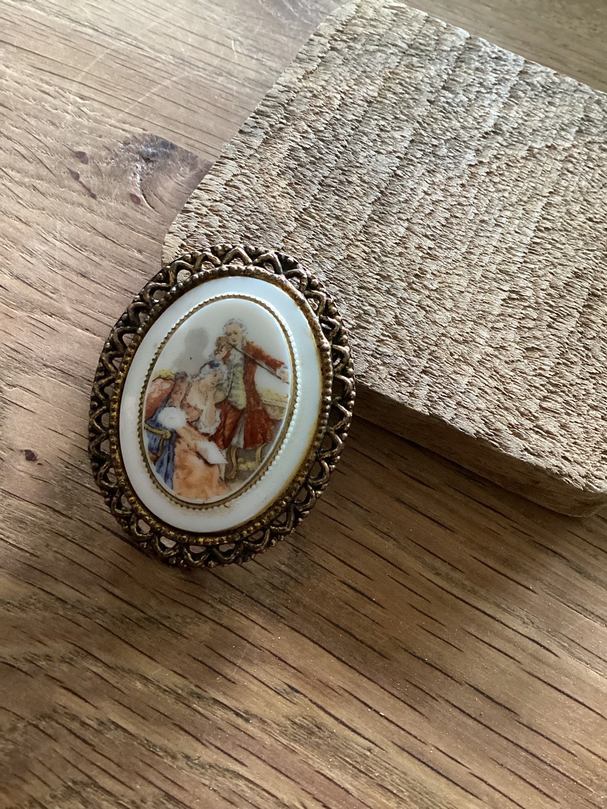 Broche porselein, Verzenden