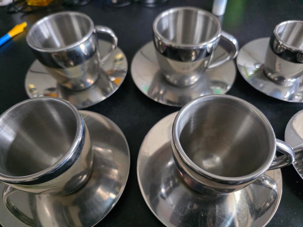 Hele nette 4 dubelwandige kop&schotels en 2 espresso kopjes, Huis en Inrichting, Ophalen of Verzenden, Zo goed als nieuw, Overige stijlen