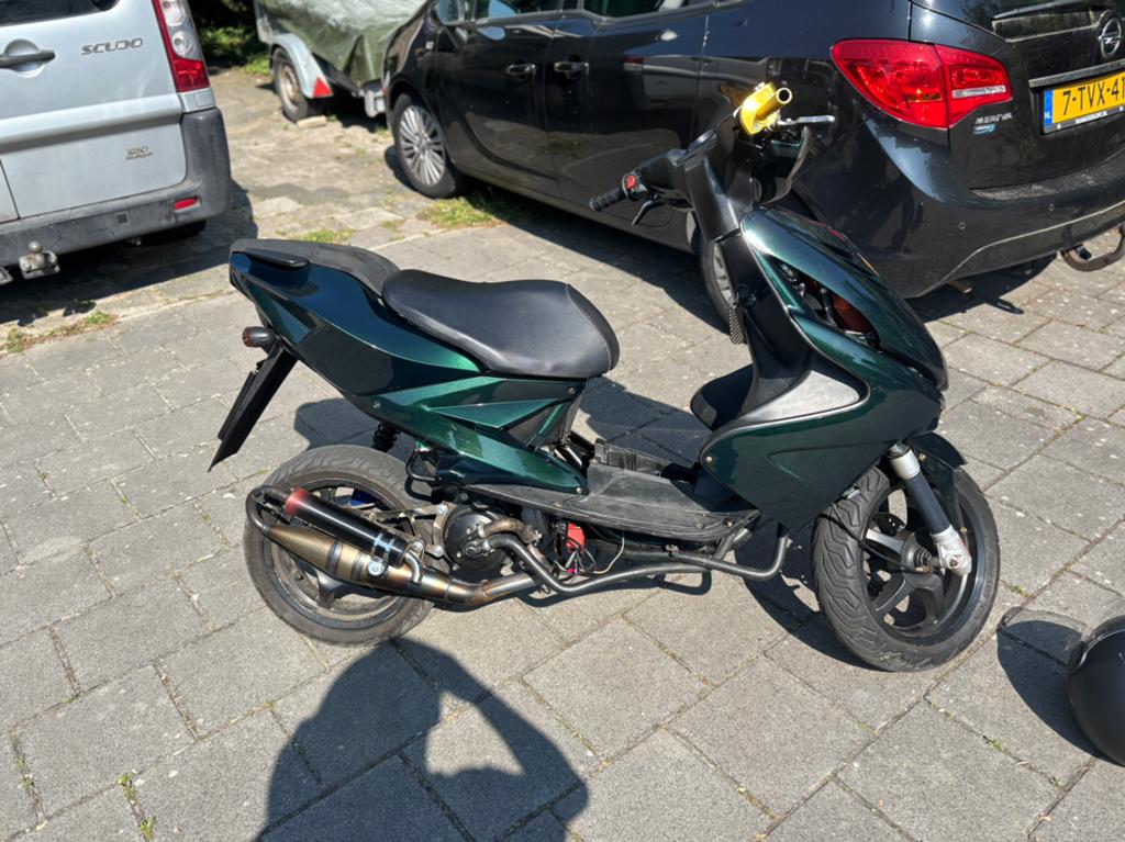 Aerox  70 cc tpr hpi, Fietsen en Brommers, Scooters | Yamaha, Ophalen, Aerox, Zo goed als nieuw, Benzine