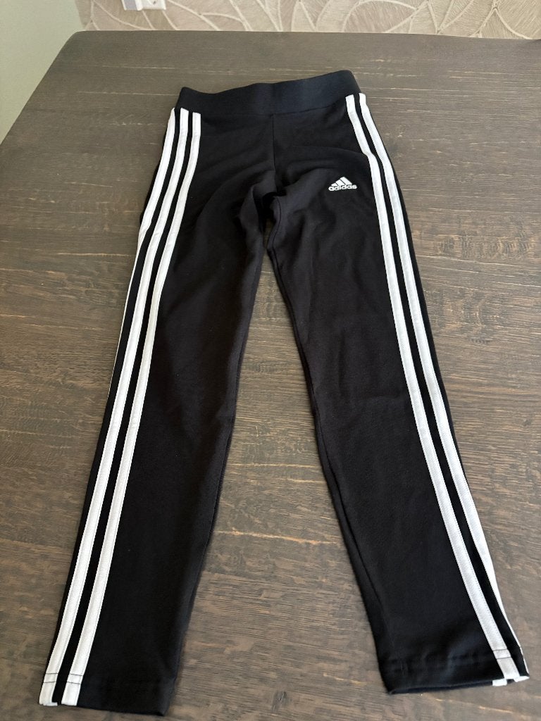Sportbroek maat 140 Adidas zwart nieuw!, Kinderen en Baby's, Kinderkleding | Maat 140, Adidas, Jongen of Meisje, Ophalen of Verzenden