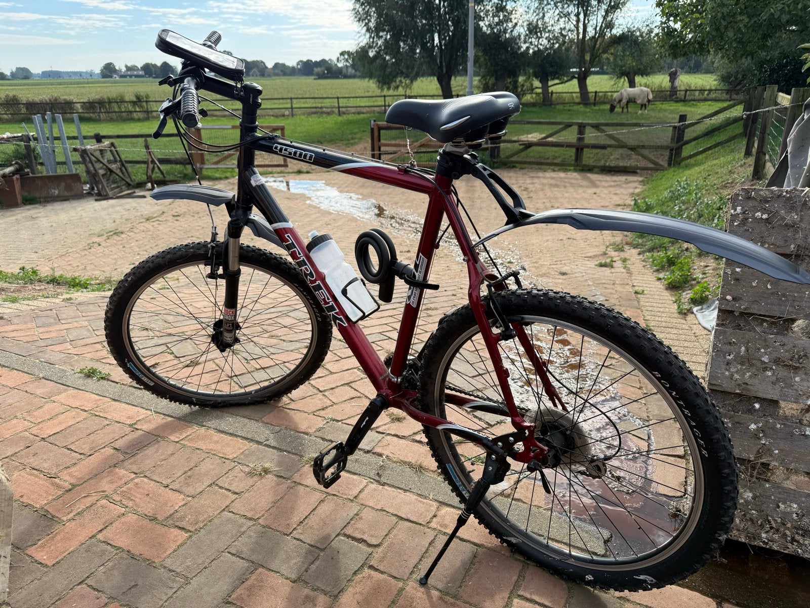 Trek Mountainbike met spatborden en nieuwe drinkfles