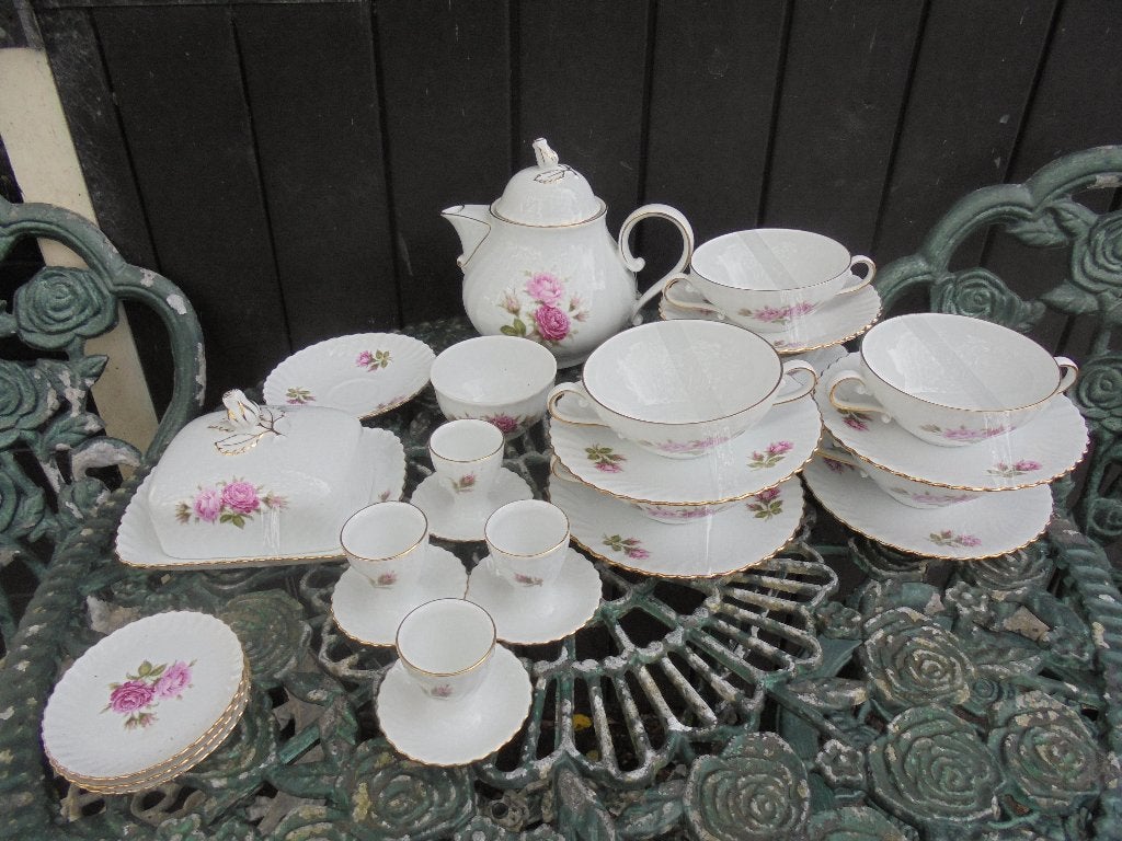 Veel servies Moosrose AK Kaiser met roze roosjes, oa Theepot, Ophalen of Verzenden