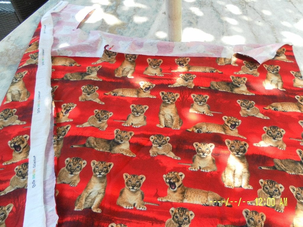 mooie stof met leeuwtjes nieuw qjutie collection tricot, Hobby en Vrije tijd, Stoffen en Lappen, 120 cm of meer, Nieuw, Ophalen of Verzenden