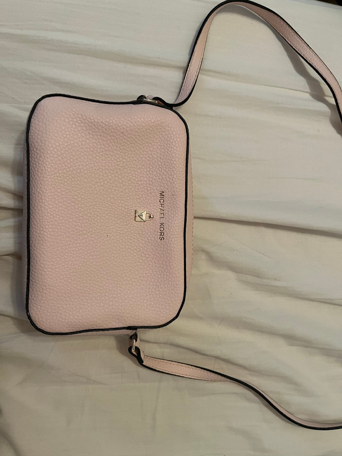 Michael Kors Schoudertasje Roze - Gebruikt, Sieraden, Tassen en Uiterlijk, Tassen | Damestassen, Ophalen of Verzenden, Gebruikt