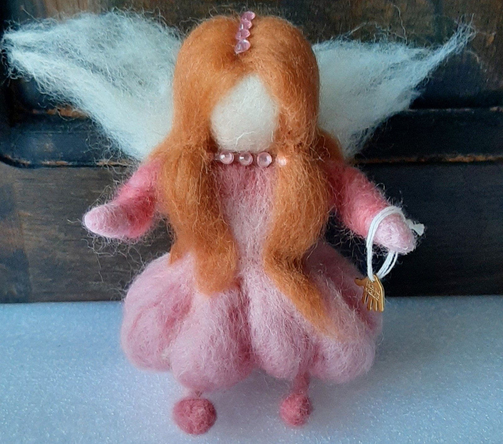 Genaaldvilt engeltje zittend wol naaldvilten engel handmade, Ophalen of Verzenden
