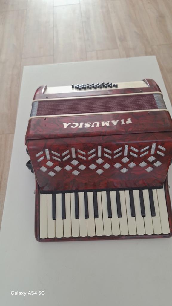 Goed spelende Piamusica accordeon 32bas, Muziek en Instrumenten, Accordeons, Ophalen, Gebruikt, Overige merken
