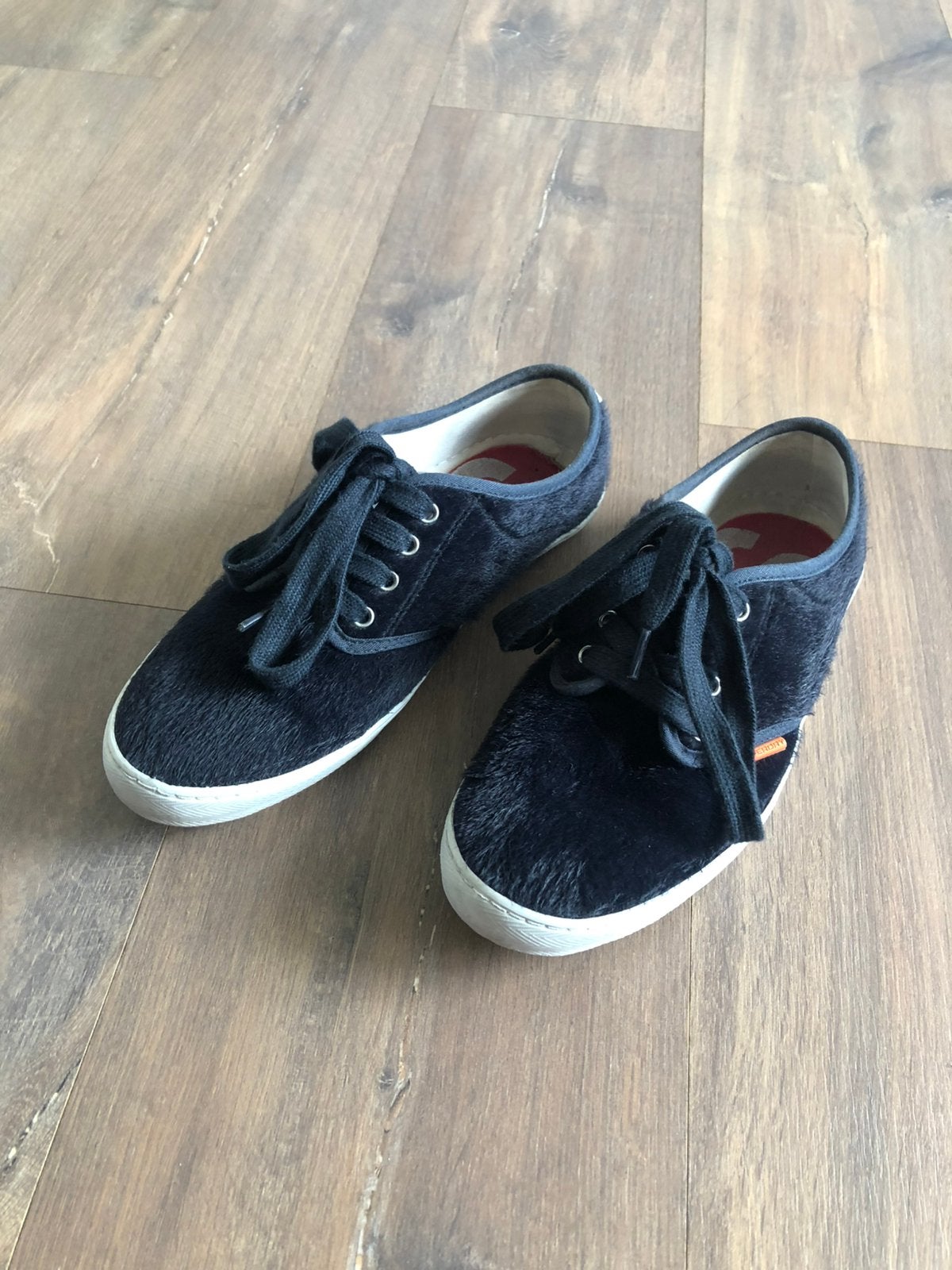 Superdry pony hair sneakers – maat 39, Zwart, Ophalen of Verzenden, Sneakers of Gympen, Gedragen