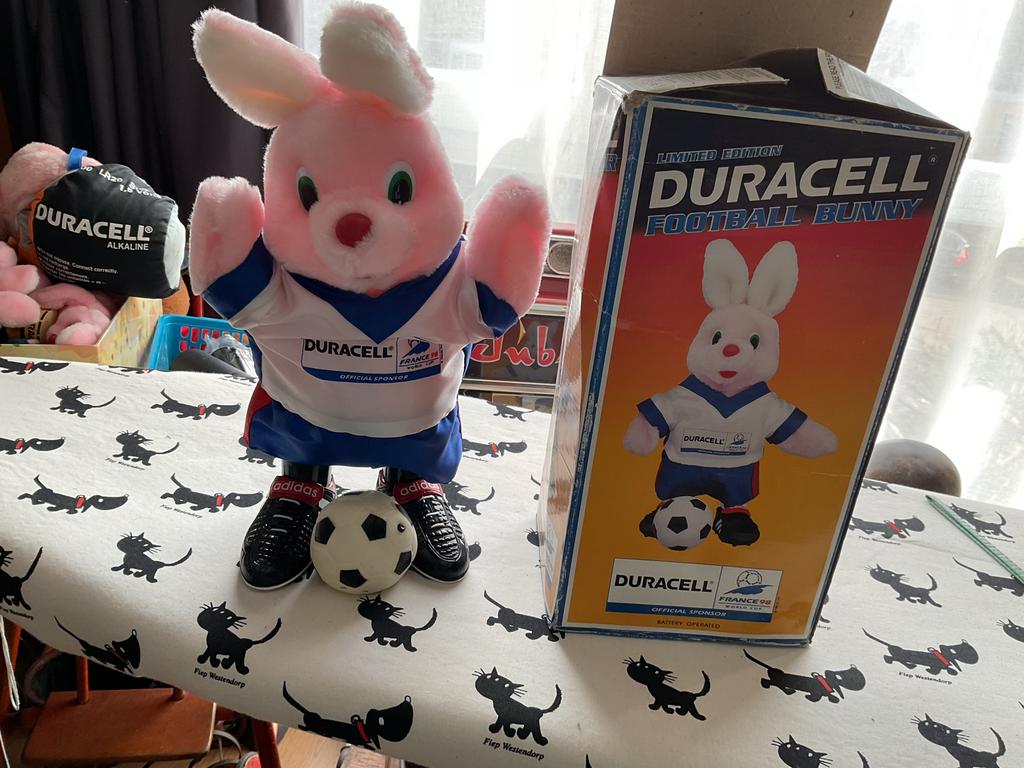 Duracell Konijn Limited Edition Football Bunny met doos, Verzamelen, Ophalen of Verzenden, Zo goed als nieuw