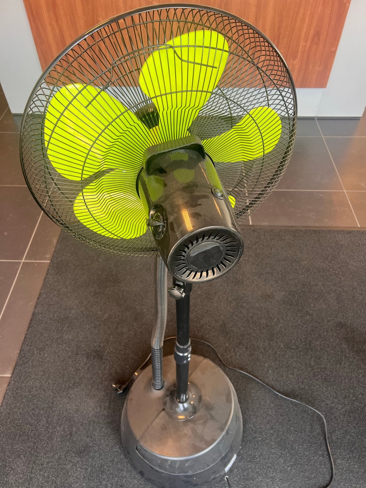 Aqua2go A2C50 Spray Ventilator met Mistfunctie, Ophalen of Verzenden, Gebruikt, Statiefventilator