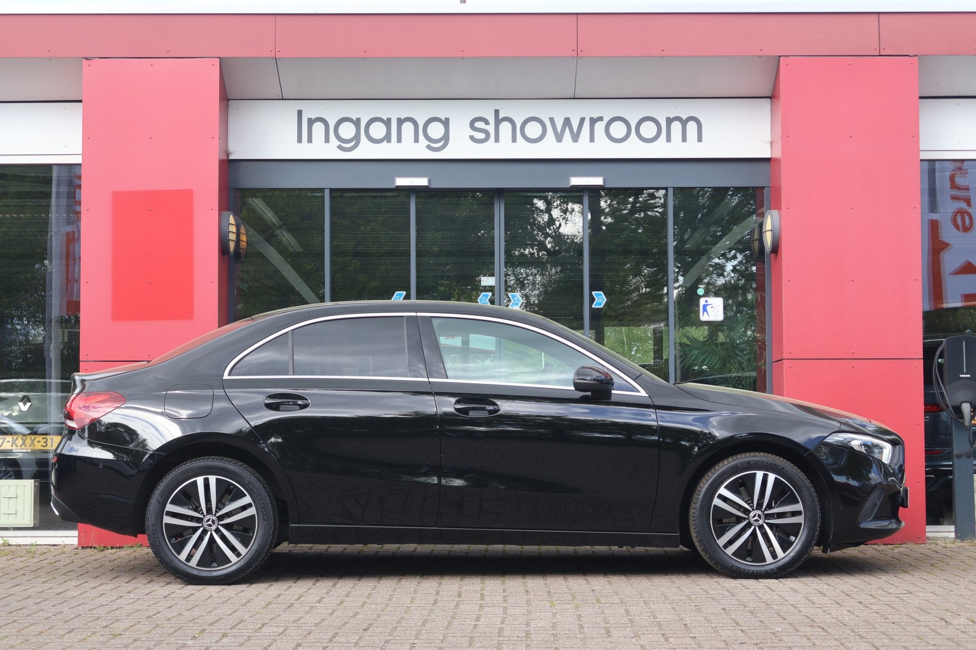 Mercedes-Benz A-Klasse 250 e Business Solution Luxury Limite, Gebruikt, 4 cilinders, Zwart, Bedrijf