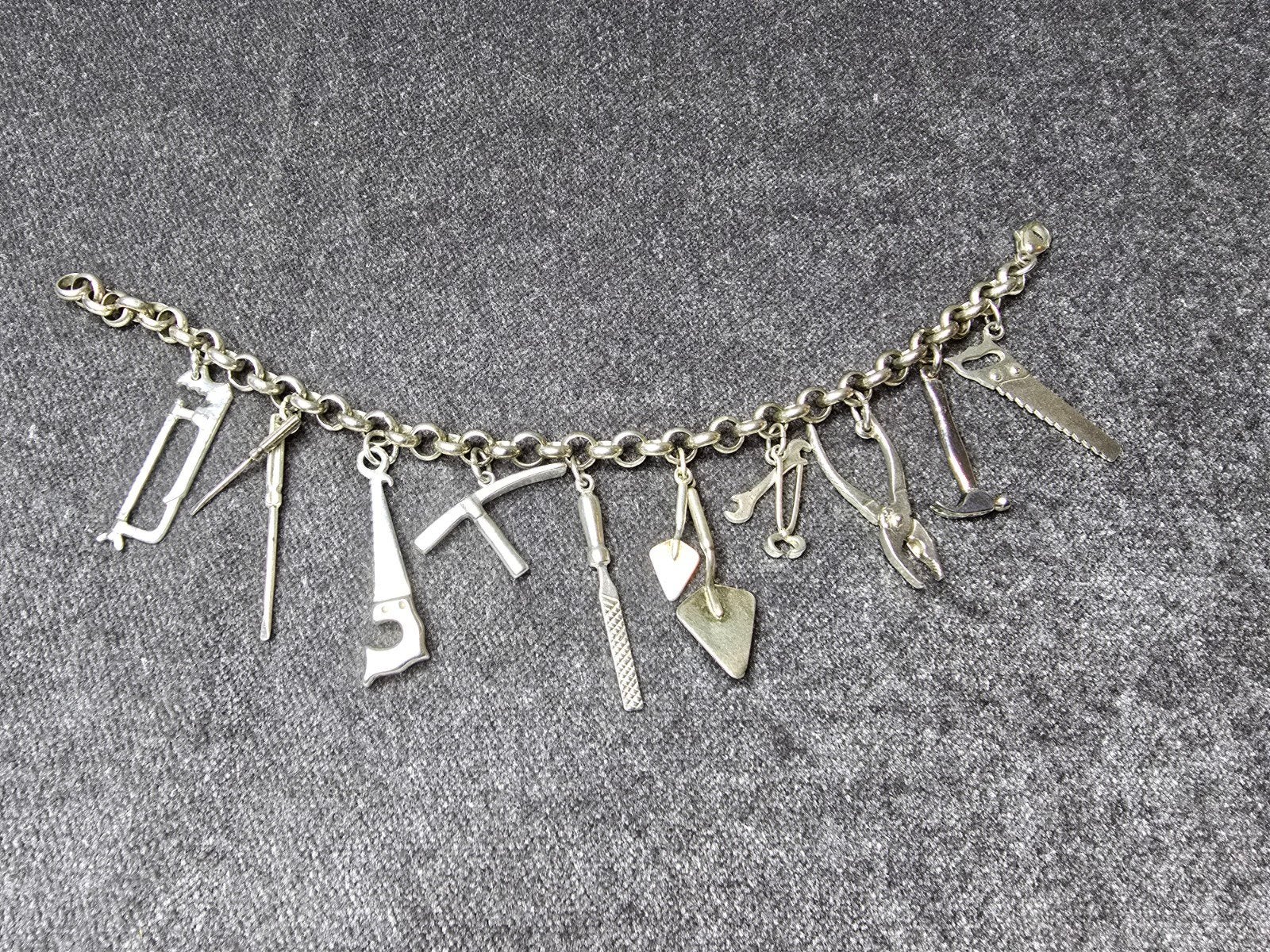 Zilveren vintage bedel armband met gereedschap, Sieraden, Tassen en Uiterlijk, Ophalen of Verzenden, Zo goed als nieuw, Zilver