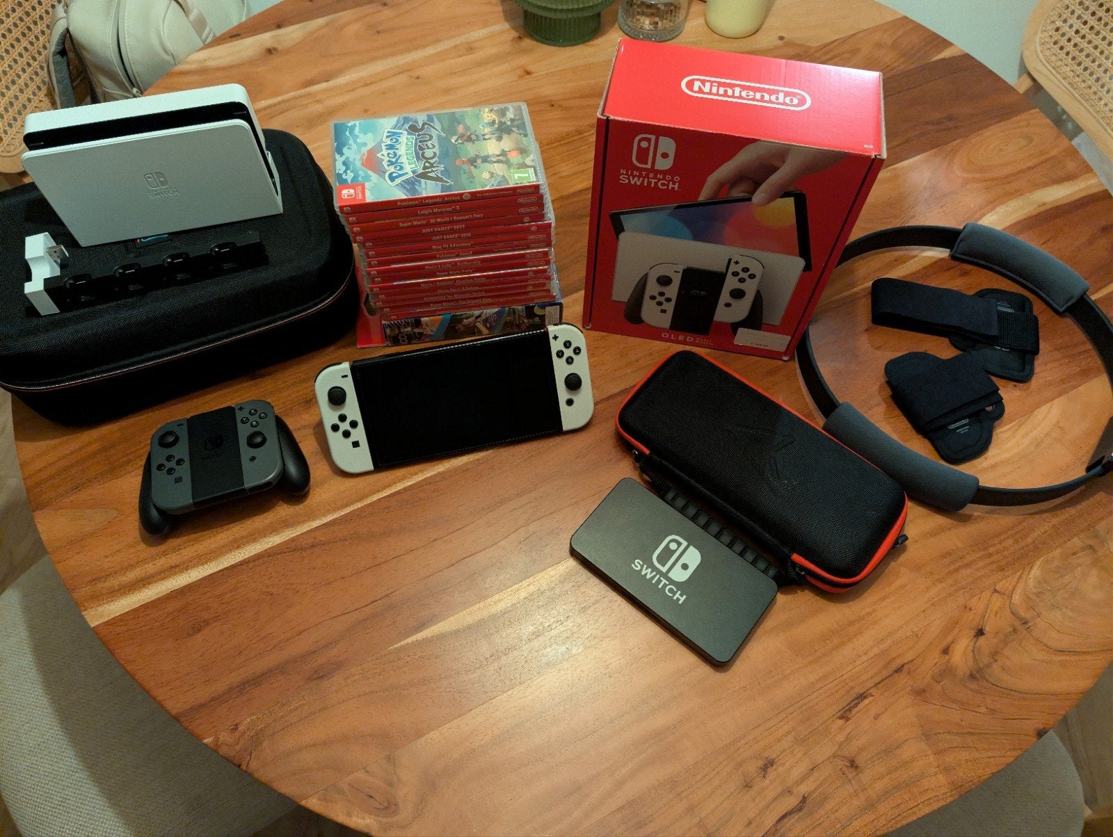 Nintendo Switch OLED met 17 games en accessoires, Spelcomputers en Games, Met games, Zo goed als nieuw, Met 3 controllers of meer