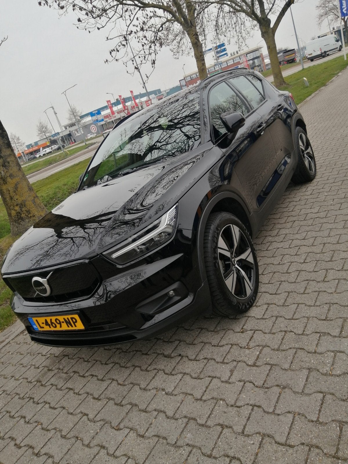 Volvo XC40 P8 408pk AWD Pure Electric 2021 Zwart, Auto's, 34 min, 495 min, Zwart, Origineel Nederlands