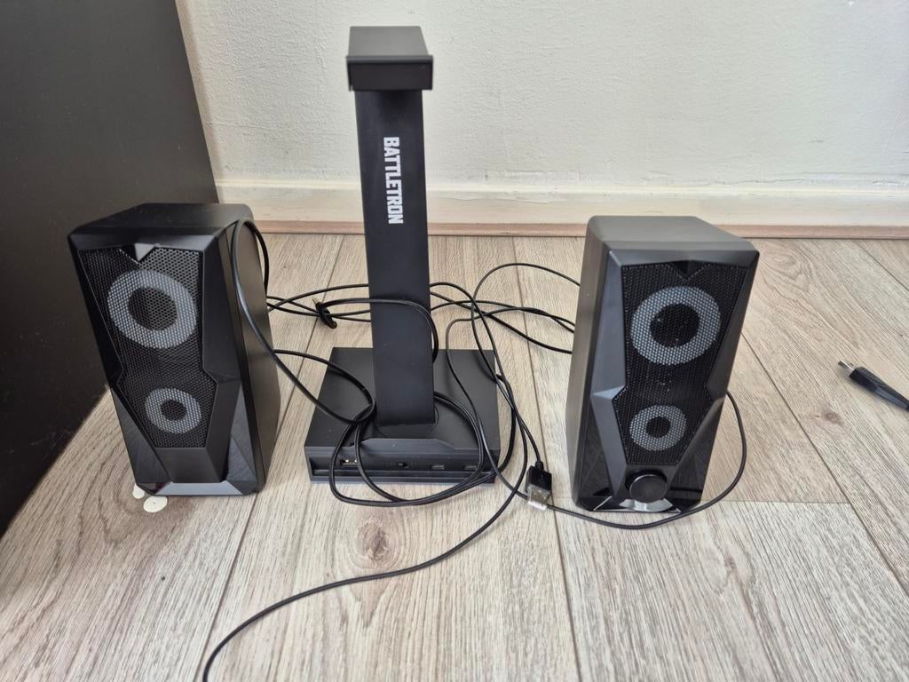 Speaker set met headset standaard - Battletron, Computers en Software, Headsets, Gebruikt, Bedraad, Volumeregelaar, Ophalen