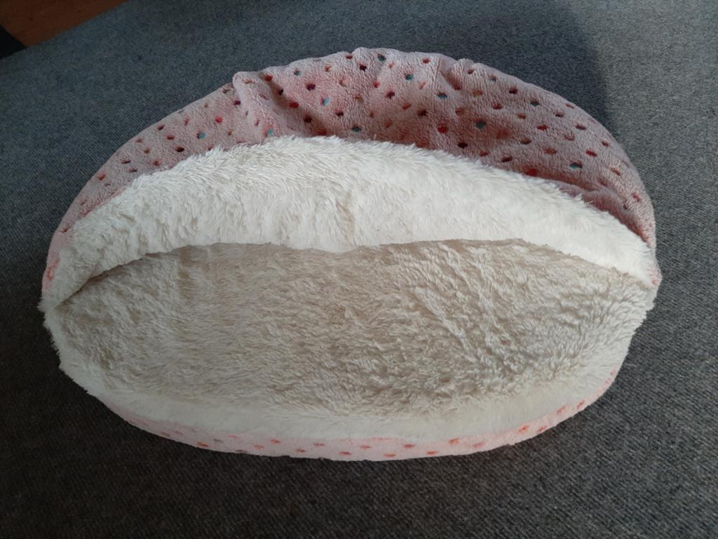 ZGAN roze cozy cave voor klein hondje. NAPZZZ maat S., Ophalen of Verzenden, Zo goed als nieuw, Pluche