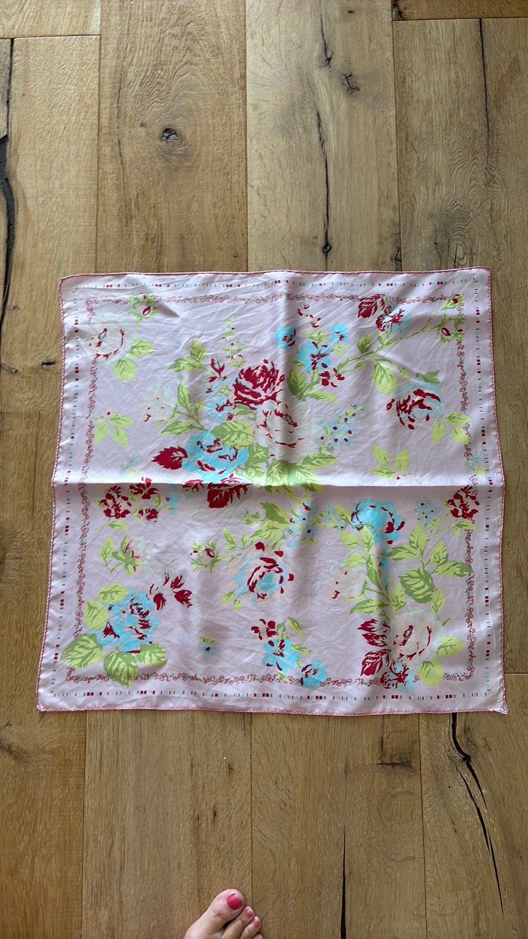 Zijden bloemen sjaal top tinten nieuw, Kleding | Dames, Mutsen, Sjaals en Handschoenen, Ophalen of Verzenden, Zo goed als nieuw