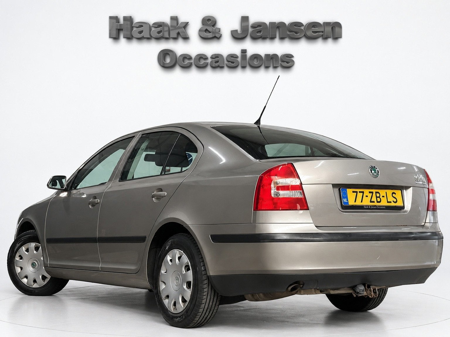 Skoda Octavia 1.6 Ambiente - Cruise - Airco - Radio, Voorwielaandrijving, Gebruikt, 4 cilinders, Beige