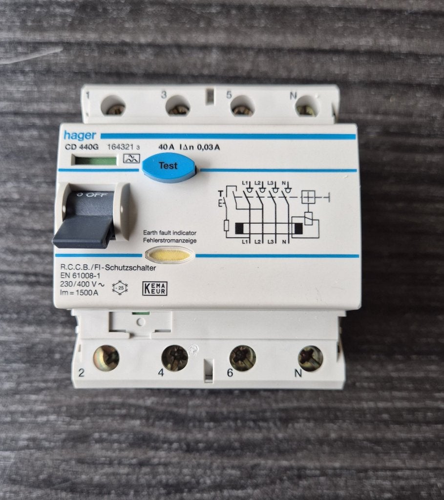 te koop aardlekautomaat en een krachtstroom schakelaar, Doe-het-zelf en Verbouw, Elektra en Kabels, Ophalen, Gebruikt, Hager, Overige typen