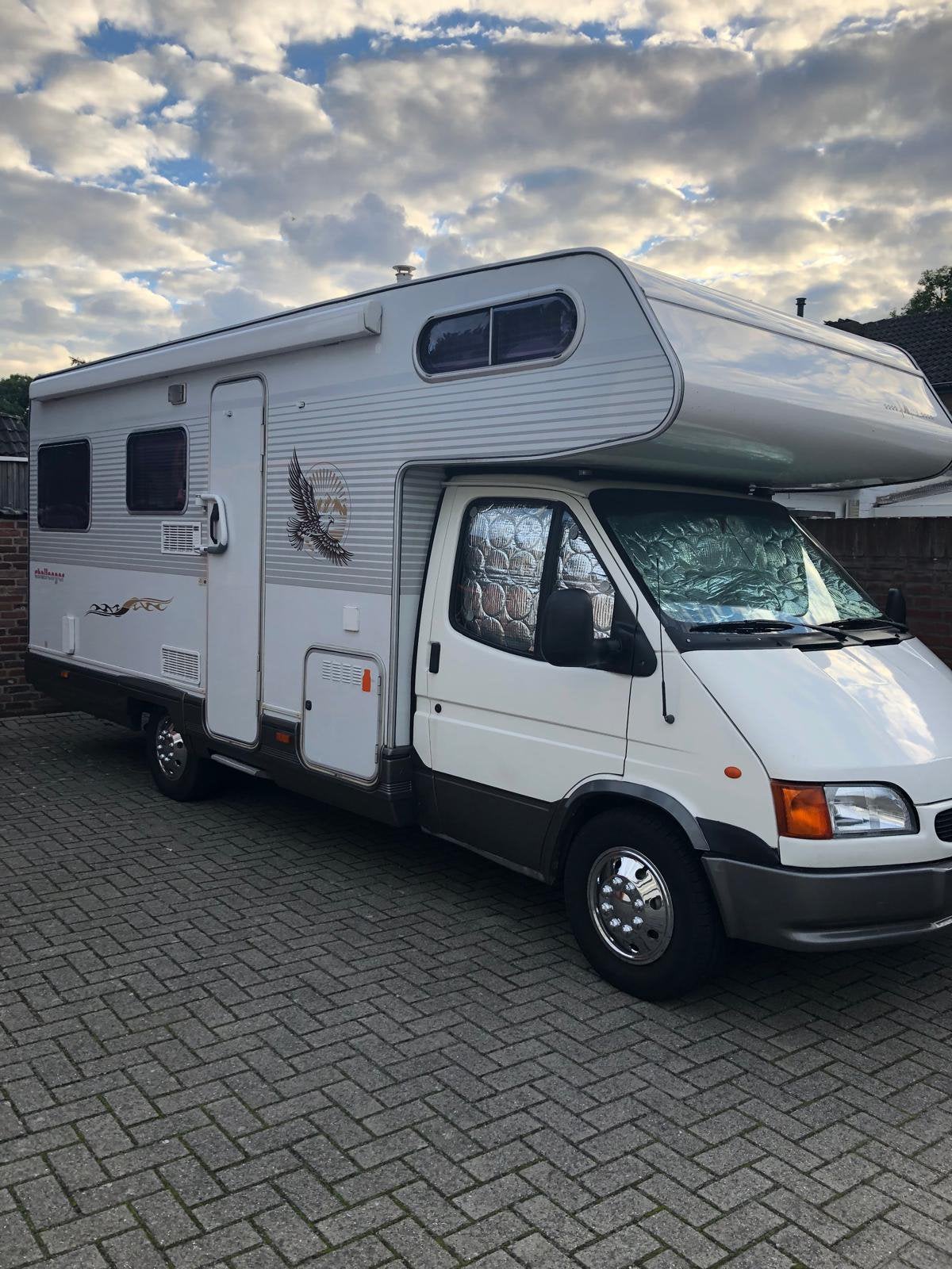 Zeer mooie camper, Koelkast, Luifel, Ringverwarming, Gaslek-detector