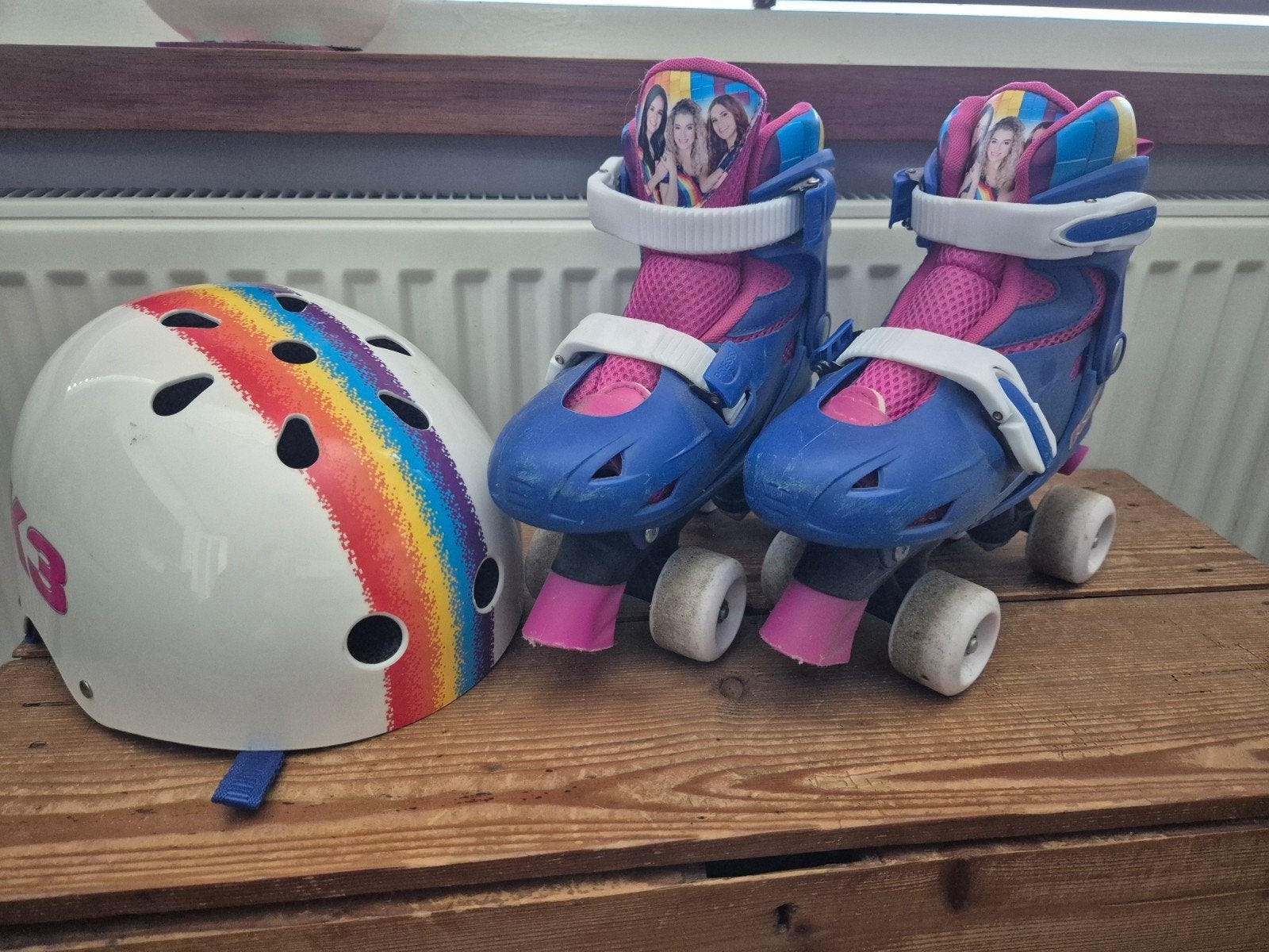 K3 rolschaatsen beschermers en helm set - Maat 34/37, Ophalen, Verstelbaar, Gebruikt, Kinderen