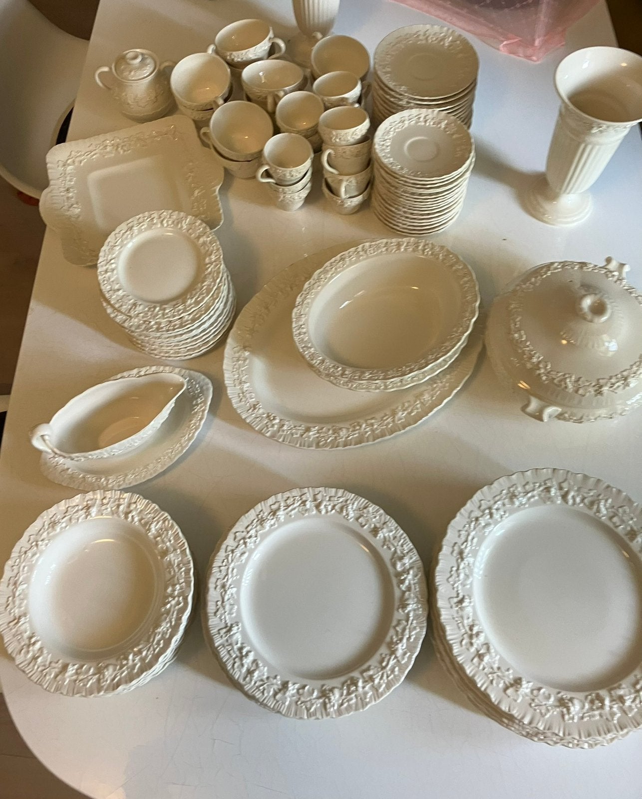 Zeldzaame Wedgwoodset Etruria Barlaston Embossed Queens ware, Ophalen
