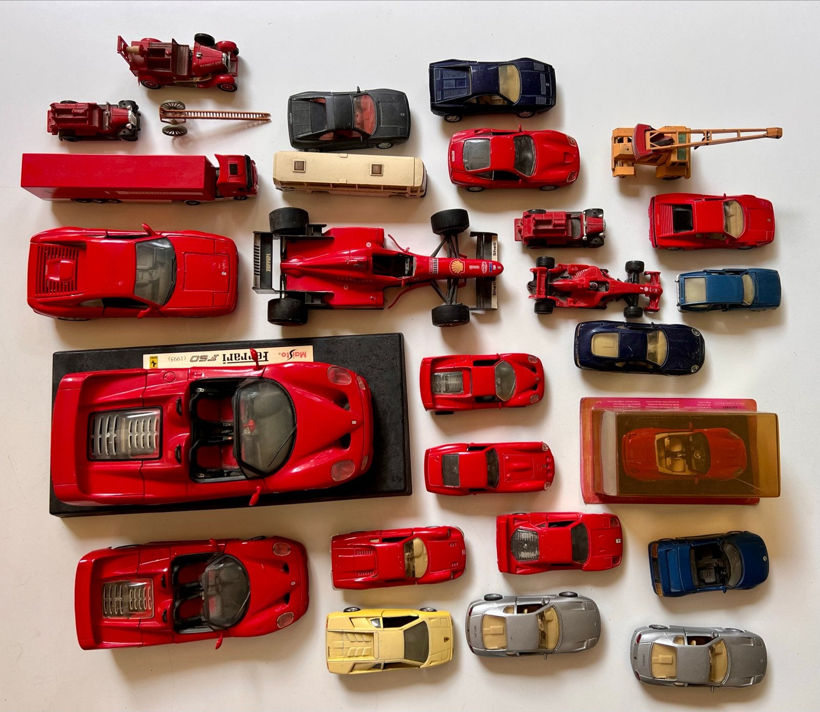 Grote collectie modelauto's waaronder ruim 15 Ferrari, Gebruikt, 1:32 tot 1:50, Overige typen, Ophalen