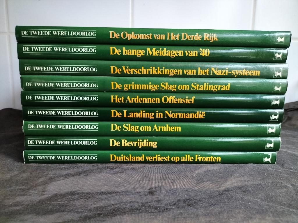 Nog 4 boeken uit de serie De Tweede Wereldoorlog, Tweede Wereldoorlog, Ophalen of Verzenden, Zo goed als nieuw, Lekturama