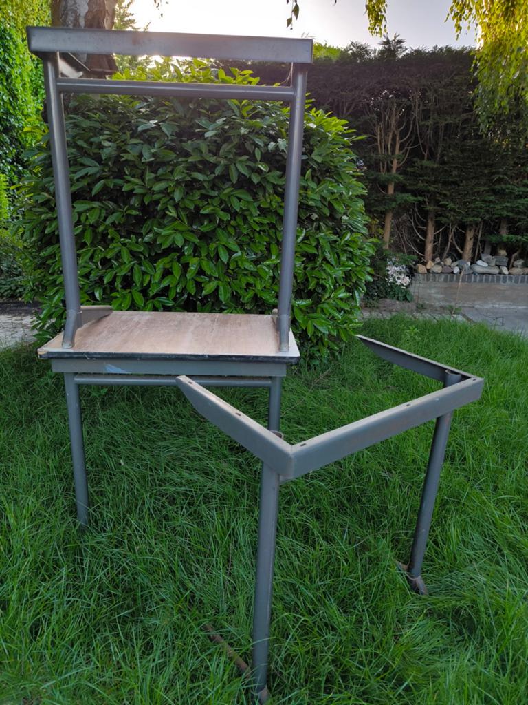 Industriële metalen schooltafel tafelonderstel jaren '60, Huis en Inrichting, Bureaus, Ophalen, Gebruikt