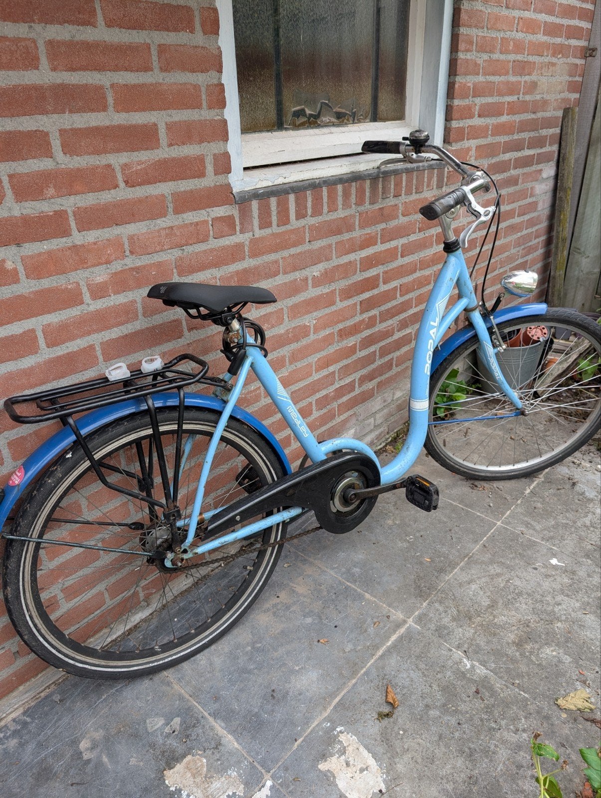 Foto 3 van Degelijke stadsfiets - Nieuw zadel, werkende verlichting