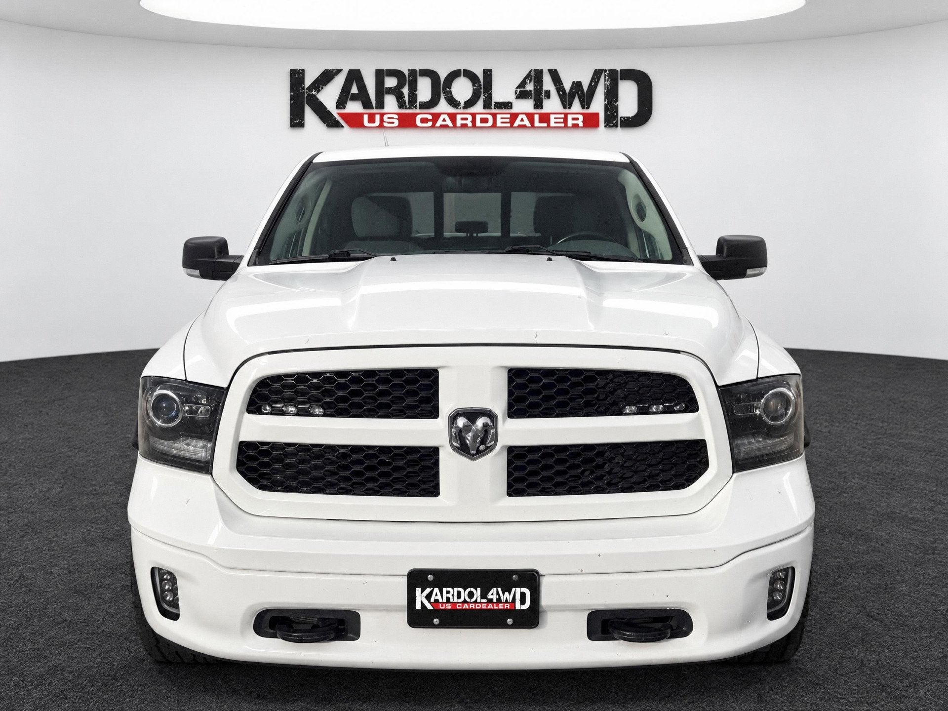 Dodge Ram 1500 5.7 V8 4x4 Quad Cab 6'4 Laramie | Tonneau cov, Auto's, Automaat, 2706 kg, Gebruikt, 5654 cc