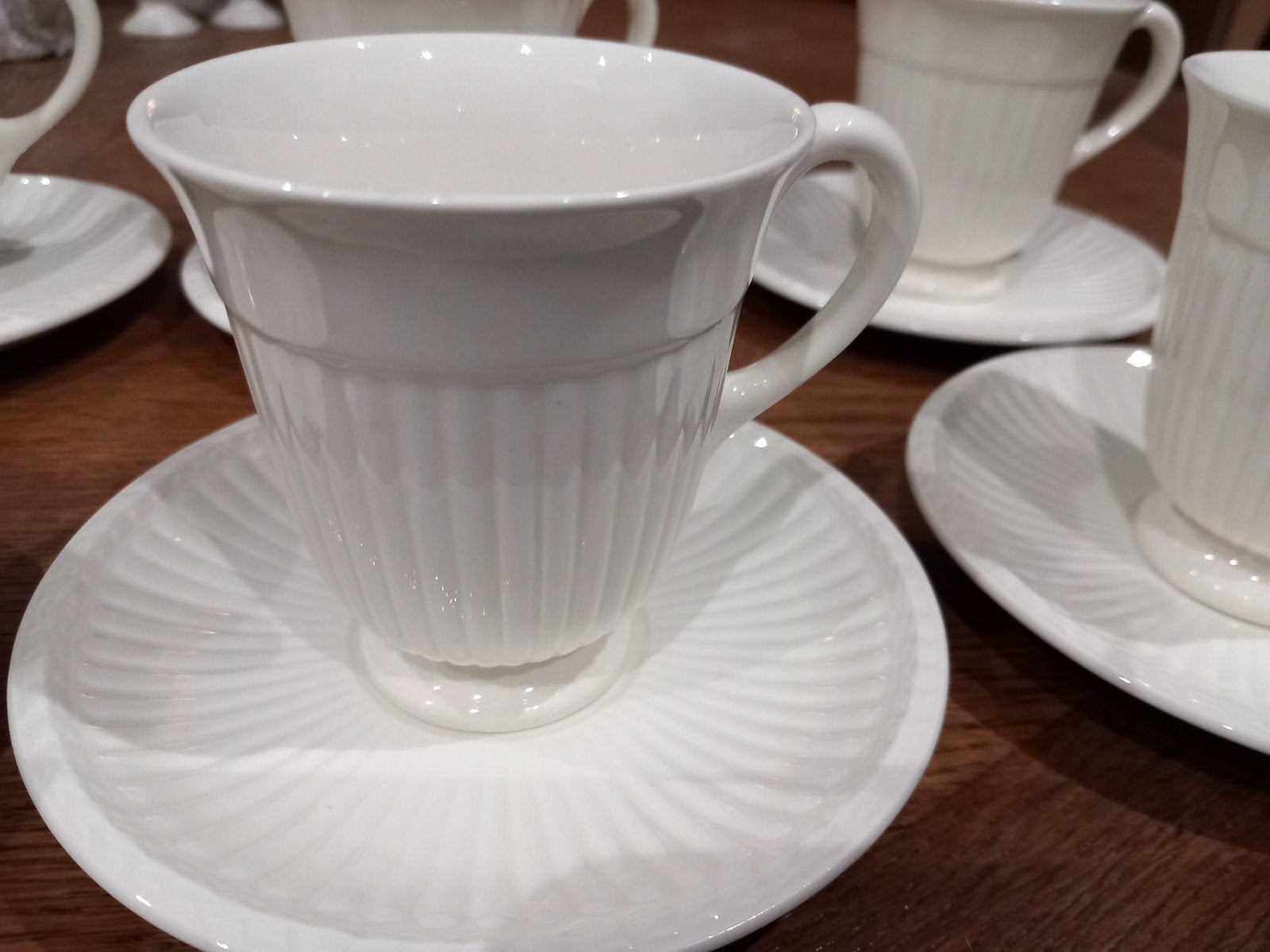 6 Wedgwood Etruria & Barlaston kop en schotels, Klassiek, Ophalen of Verzenden, Zo goed als nieuw, Kop(pen) en/of Schotel(s)