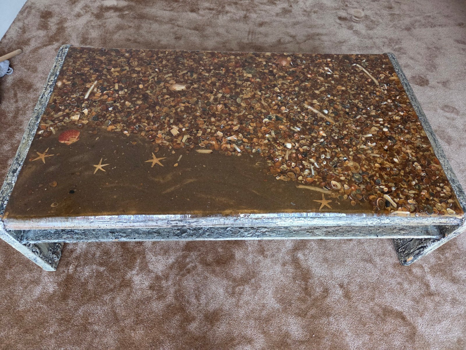 Unieke salontafel met schelpen en zeesterren in epoxy, Huis en Inrichting, Tafels | Salontafels, Overige materialen, Gebruikt