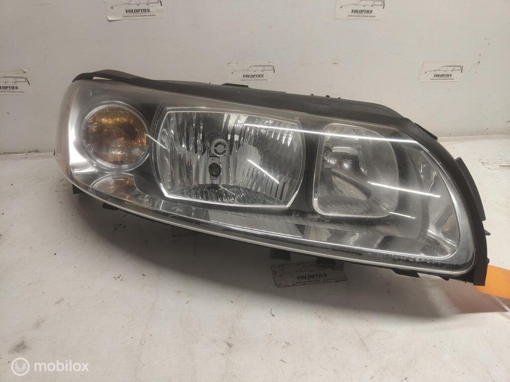 Koplamp rechts Volvo V70, XC70 ('04-'07), Gebruikt, Ophalen of Verzenden, Volvo, Volvo