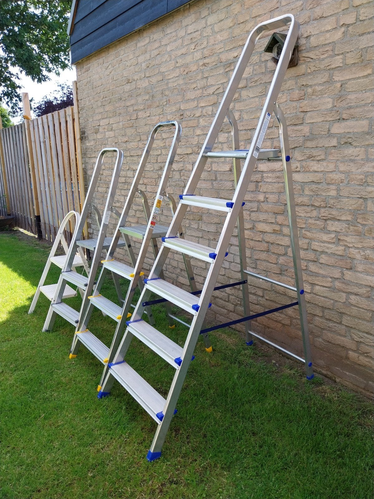 Diverse huishoudtrappen en ladders - Nieuwstaat, Doe-het-zelf en Verbouw, Ladders en Trappen, Ophalen, Zo goed als nieuw, Trap