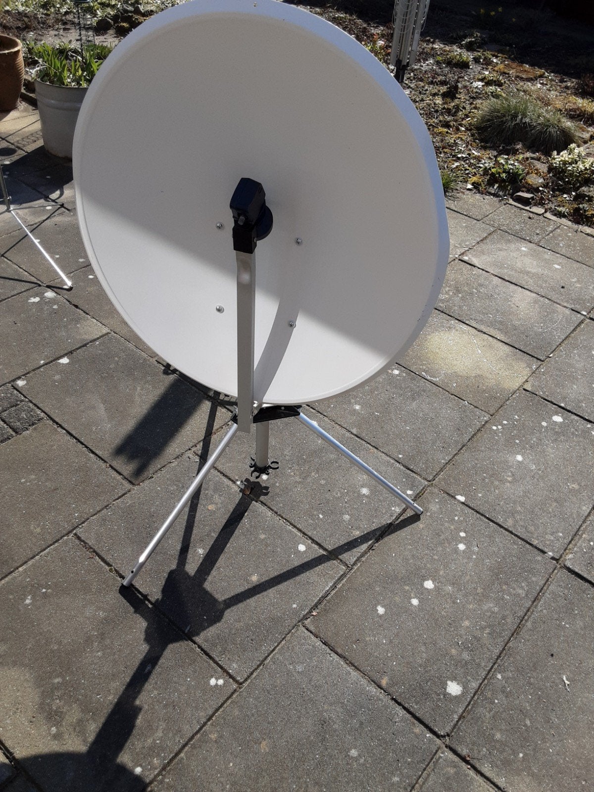 Satellietschotel met statief en signaalmeter, Ophalen, Zo goed als nieuw, (Schotel)antenne, Overige merken