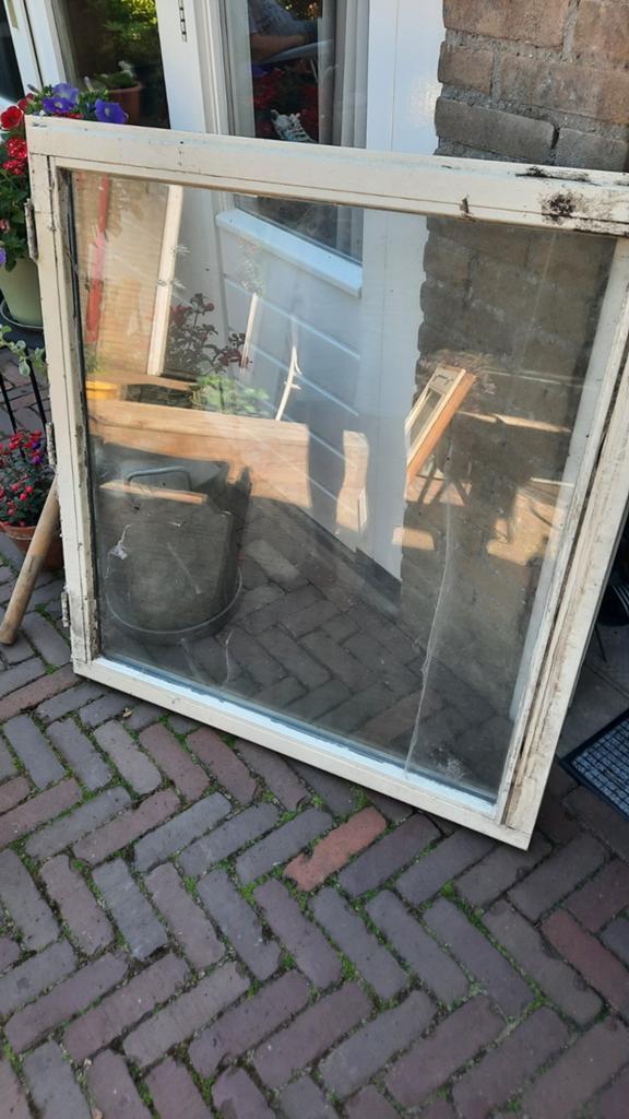 Kozijn met dubbelglas gratis ophalen, Ophalen of Verzenden, Hout, 75 tot 150 cm, Raamkozijn