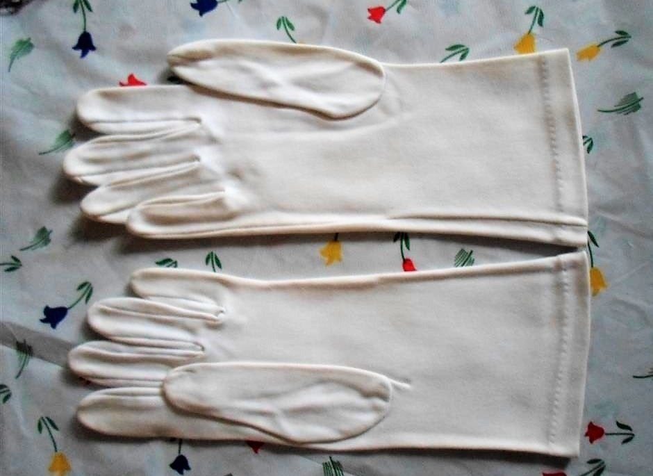 Paar handschoentjes. Jaren '50 / '60. Crèmekleurig, Antiek en Kunst, Ophalen of Verzenden