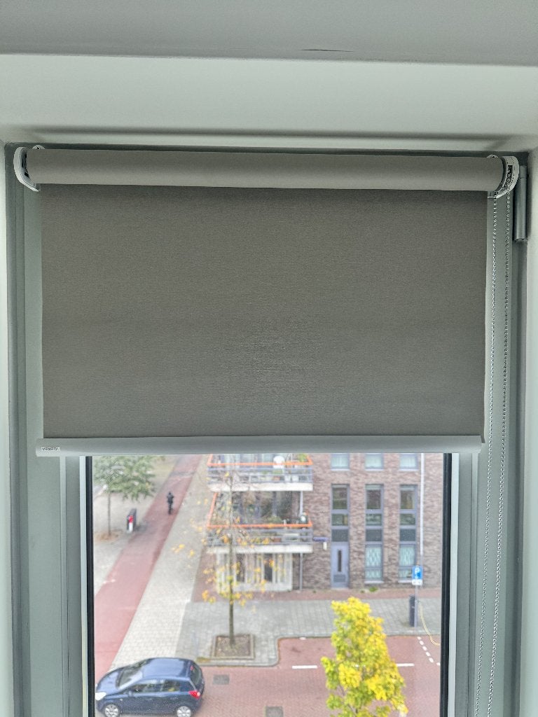 Veneta Verduisterend Rolgordijn, Huis en Inrichting, 221 cm, Rolgordijn, Nieuw, 65 cm