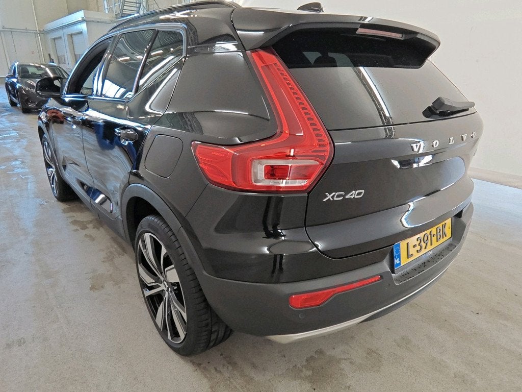 Volvo XC40 78 kWh 408pk Recharge P8 AWD R-Design | SOH 92% |, Auto's, Volvo, 1300 min, Gebruikt, 24 maanden, Zwart