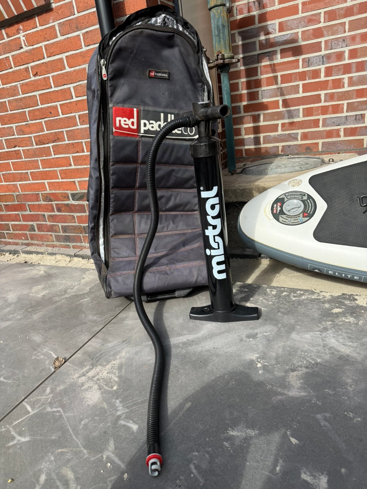 Foto 11 van Red Paddle CO Elite 12'6 x 28" Inflatable Sup board