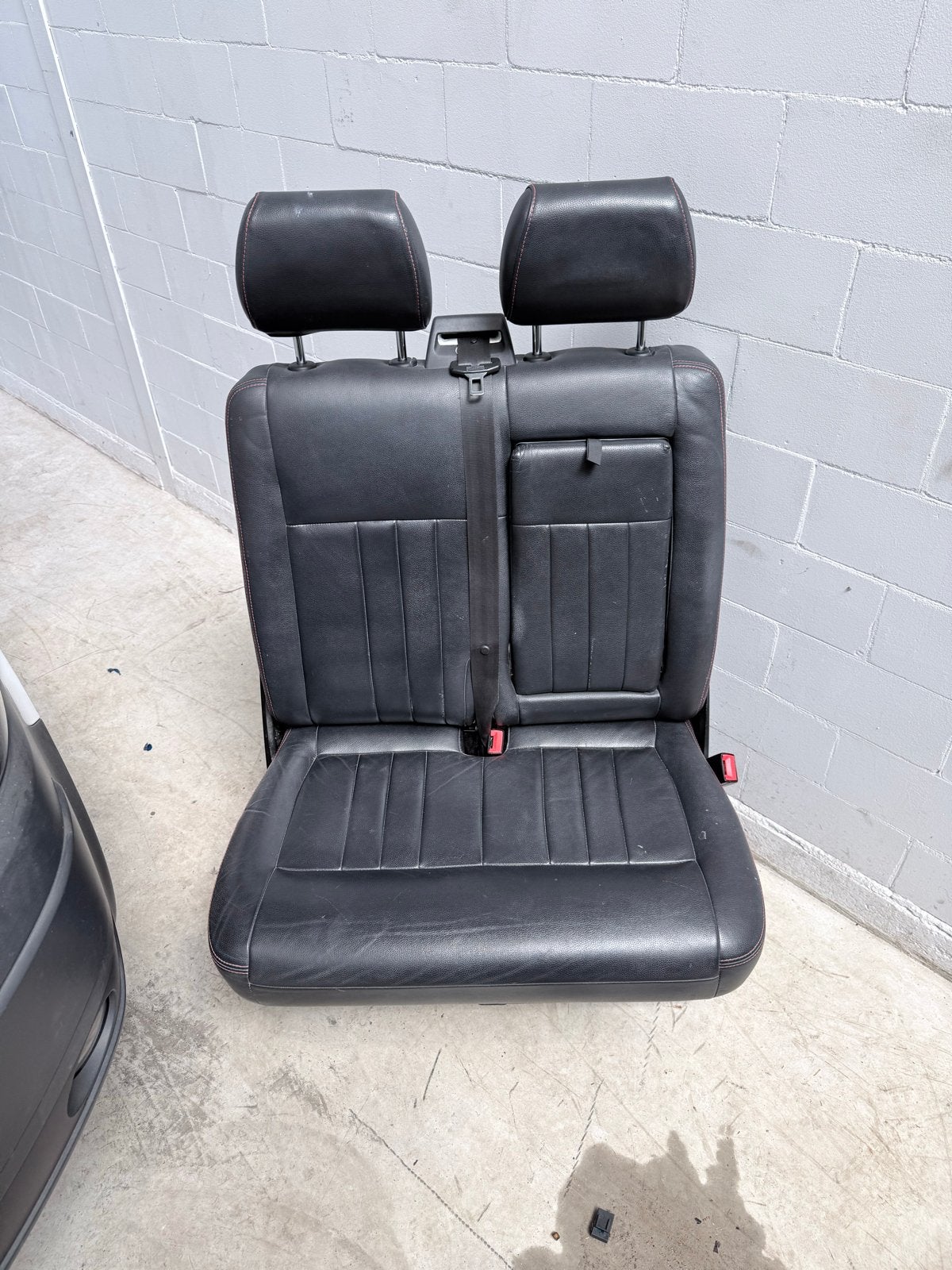 Originele lederen bank met armsteun voor VW T5, Auto-onderdelen, Interieur en Bekleding, Ophalen, Gebruikt, Volkswagen