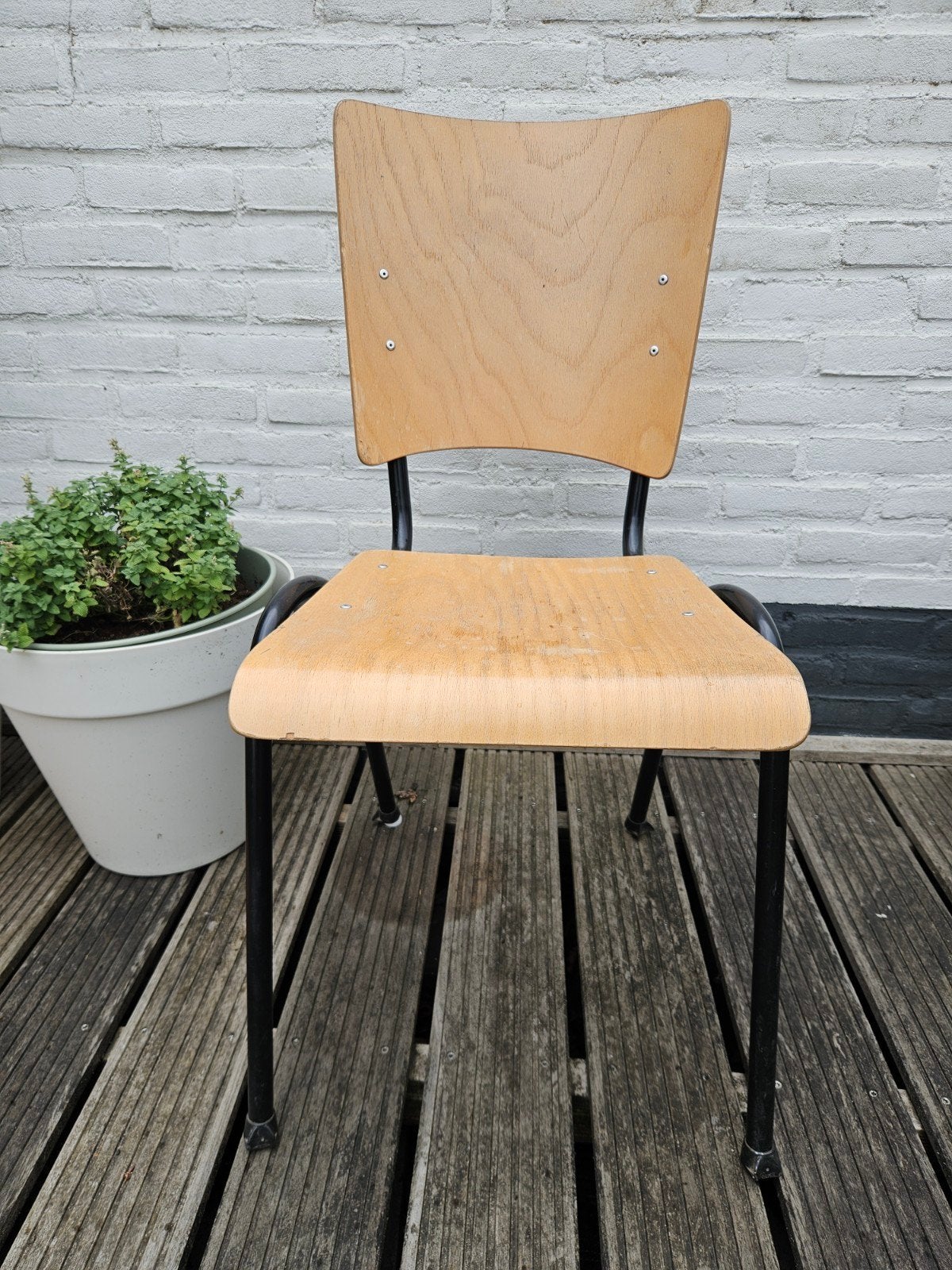 gratis: 2 mooie houten stoelen, Huis en Inrichting, Ophalen, Bruin, Twee