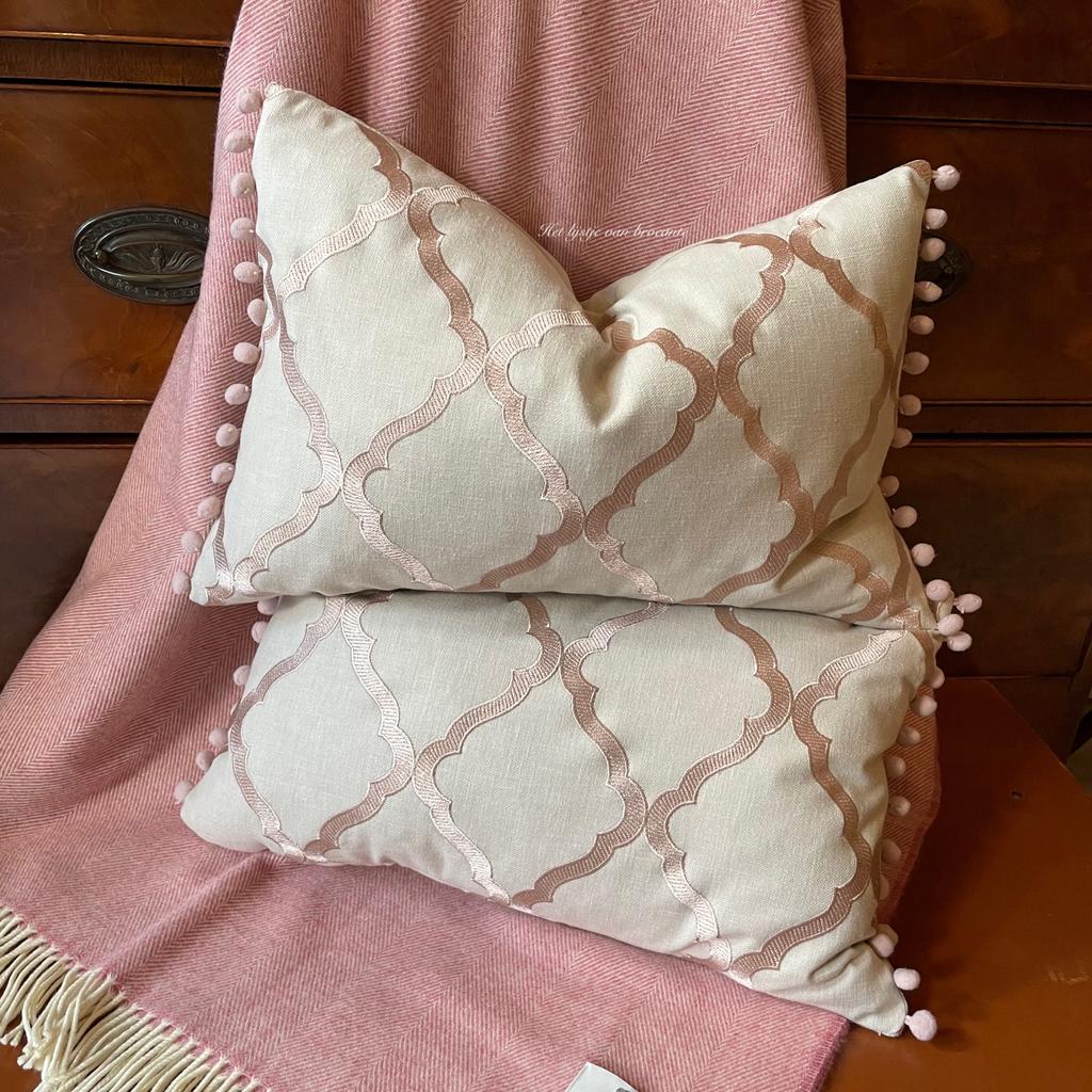 Handgemaakte SET woonkussens Trellis poeder rose/beige, Westdijk 41 3241 GT Middelharnis, Overige kleuren, Ophalen of Verzenden