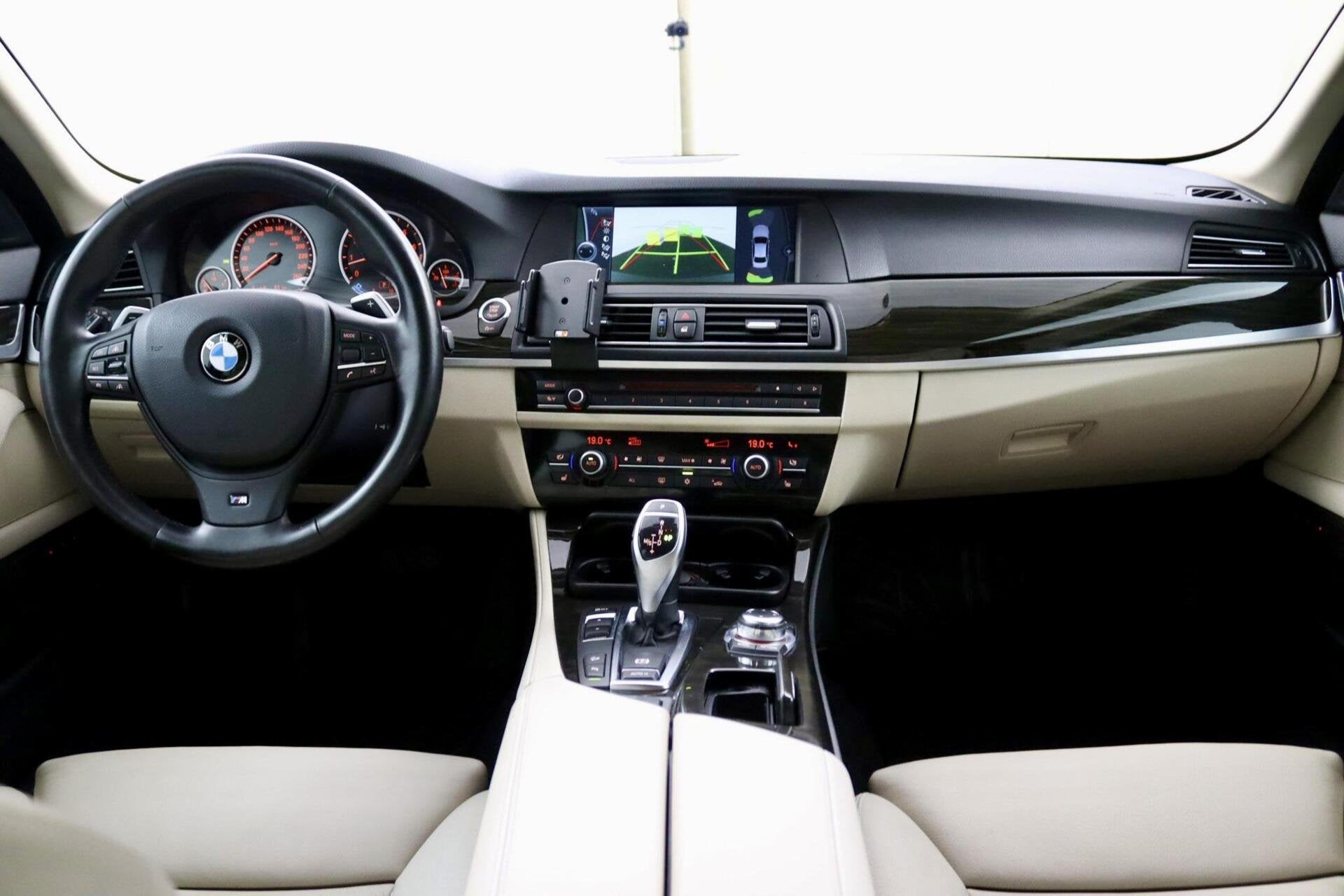 BMW 535i xDrive Executive 306pk | HUD | ACC | Leder | Camera, Euro 5, Gebruikt, 2000 kg, Blauw