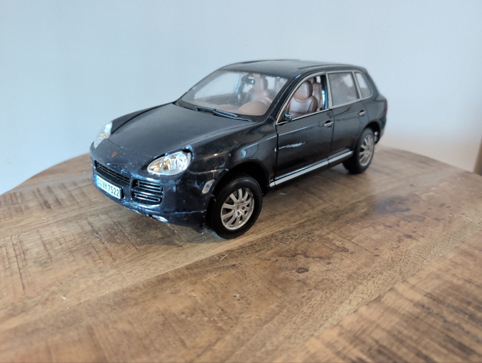 Porsche Cayenne modelauto - mist koplamp kapje, Ophalen