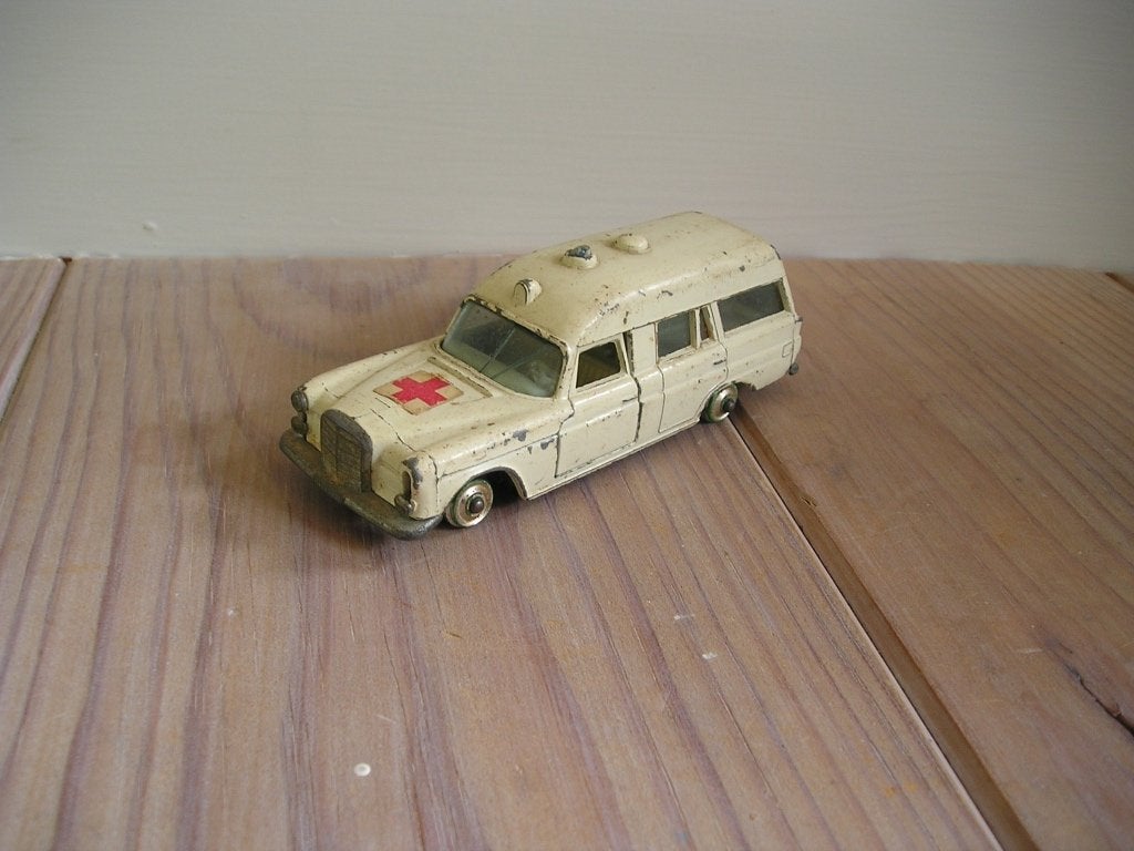 Matchbox Lesney Mercedes-Benz Binz Ambulance, Antiek en Kunst, Antiek | Speelgoed, Ophalen of Verzenden