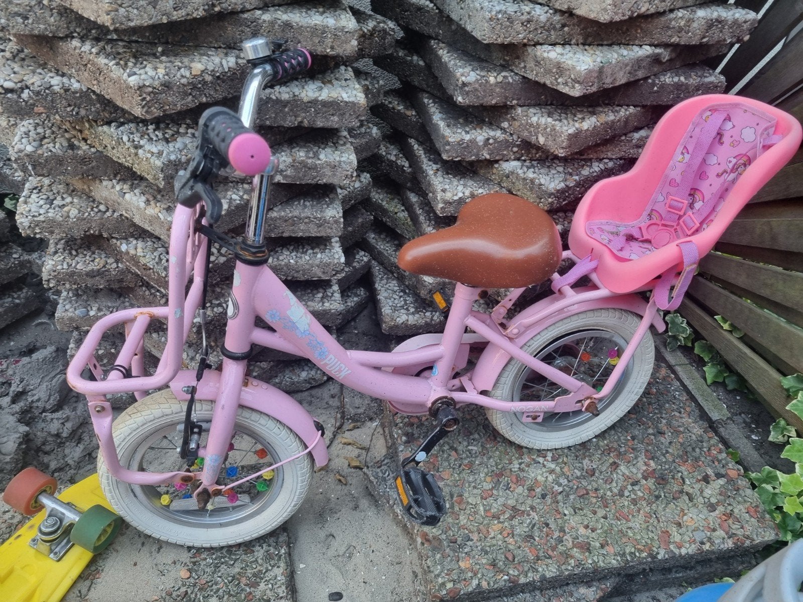 Gratis kinderfiets (roze) met kapotte band 10/12 inch, Fietsen en Brommers, Fietsen | Kinderfietsjes, Ophalen, Gebruikt, Minder dan 16 inch