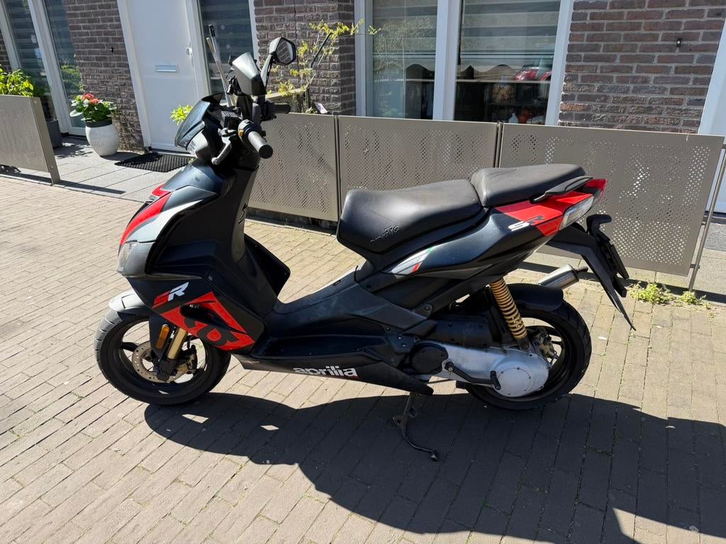 Aprillia sr 50r 2 takt te ruil, Fietsen en Brommers, Scooters | Aprilia, Maximaal 45 km/u, SR 50, Ophalen of Verzenden, Zo goed als nieuw